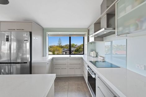 Photo of property in 4 Advene Road, Cockle Bay, Auckland, 2014