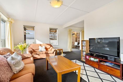 Photo of property in 99 Hobsonville Road, West Harbour, Auckland, 0618