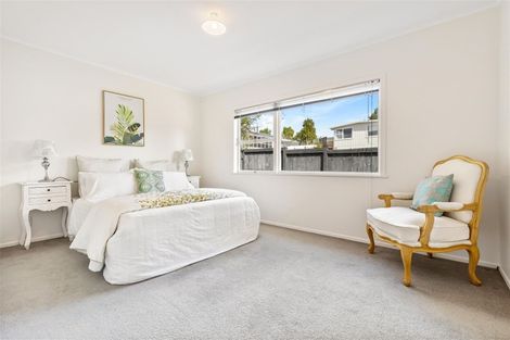 Photo of property in 2 Talavera Place, Te Atatu South, Auckland, 0602