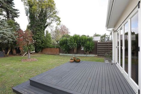 Photo of property in 12 Winston Avenue, Hokowhitu, Palmerston North, 4410