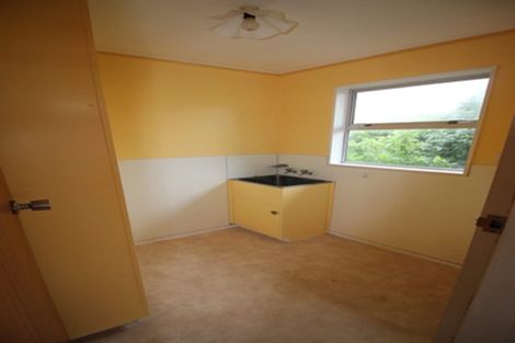 Photo of property in 13a Lyndfield Lane, Newlands, Wellington, 6037