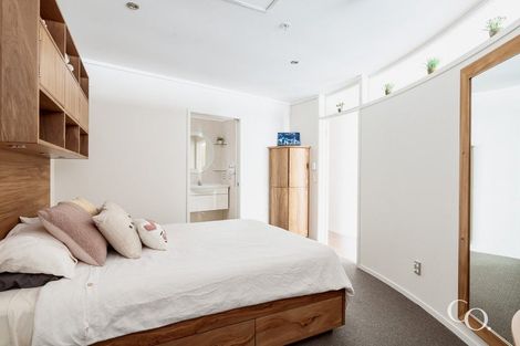 Photo of property in 72 Devonport Road, Tauranga, 3110