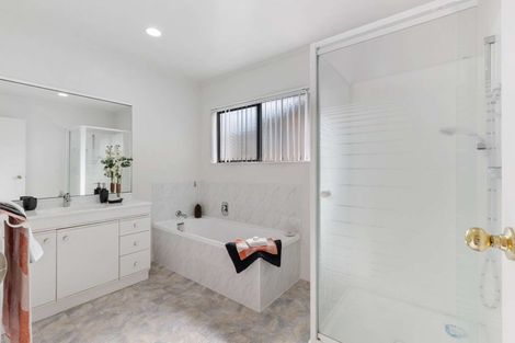 Photo of property in 86b Queen Street, Waiuku, 2123