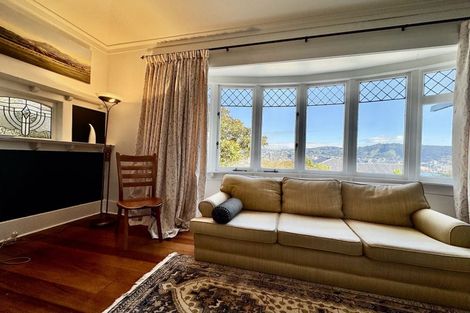 Photo of property in 45 The Crescent, Roseneath, Wellington, 6011