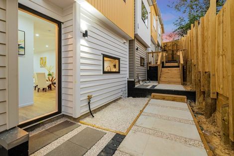 Photo of property in 208a Ti Rakau Drive, Pakuranga Heights, Auckland, 2010