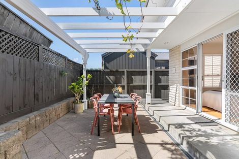 Photo of property in 16 Eastcliffe Road, Castor Bay, Auckland, 0620