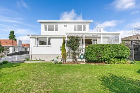 Photo of property in 30 Queen Street, Te Puke, 3119