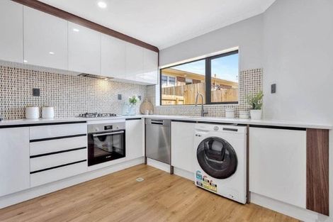 Photo of property in 1/72 Howe Street, Howick, Auckland, 2014