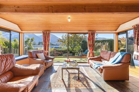Photo of property in 75 Cedar Drive, Kelvin Heights, Queenstown, 9300