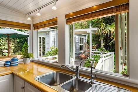 Photo of property in 1 Kapai Road, Devonport, Auckland, 0624