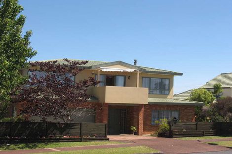 Photo of property in 129 Awaroa Road, Sunnyvale, Auckland, 0612