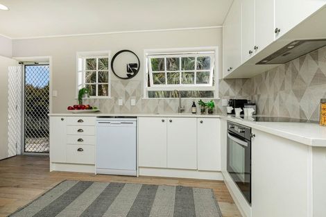 Photo of property in 1 Miltonia Avenue, Te Atatu South, Auckland, 0610