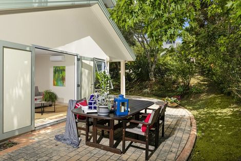 Photo of property in 20 Highwood Grove, Torbay, Auckland, 0630