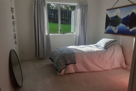 Photo of property in 10 John Road, Stanmore Bay, Whangaparaoa, 0932