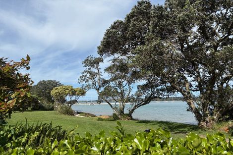 Photo of property in 43a Pohutukawa Avenue, Red Beach, 0932