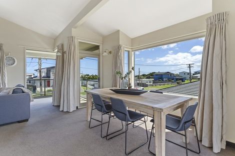 Photo of property in 27 Nelson Street, Foxton Beach, Foxton, 4815