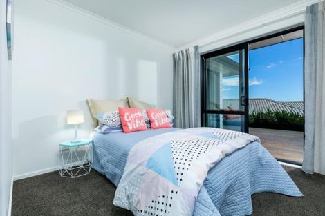 Photo of property in 2 Ruth Craig Place, Stanmore Bay, Whangaparaoa, 0932
