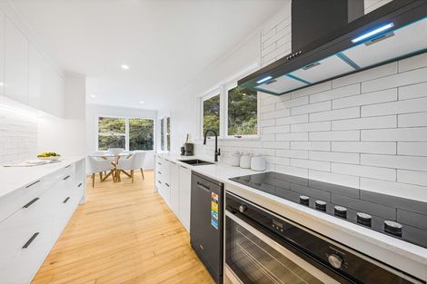 Photo of property in 35 Mcdowell Crescent, Hillcrest, Auckland, 0627