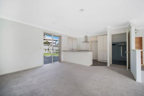 Photo of property in 5 Kasia Close, Massey, Auckland, 0614