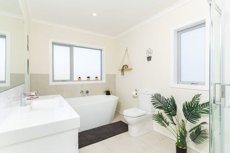 Photo of property in 17 Prestwich Rise, Churton Park, Wellington, 6037