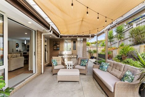 Photo of property in 15 Waldorf Crescent, Orewa, 0931