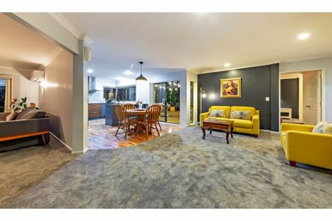 Photo of property in 8 Atlantic Place, Goodwood Heights, Auckland, 2105