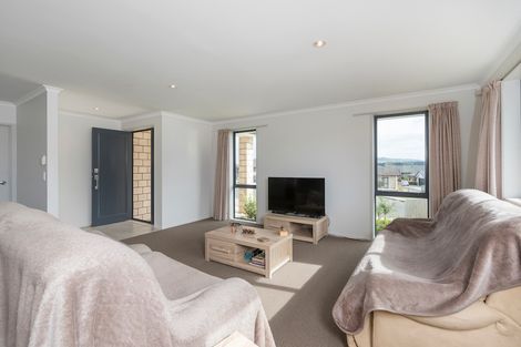 Photo of property in 13 Mcgowan Rise, Tuakau, 2121