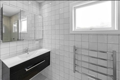 Photo of property in 3b Paton Avenue, Te Atatu South, Auckland, 0610