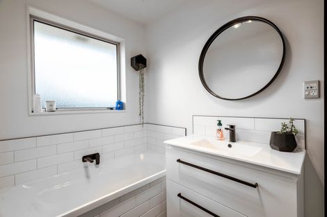 Photo of property in 10 Peel Close, Rolleston, 7614