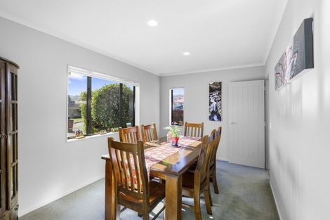 Photo of property in 17 Garrett Place, Riverstone Terraces, Upper Hutt, 5018
