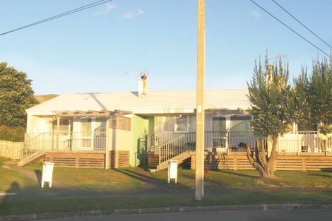Photo of property in 16- 21 Suffolk Place, Cannons Creek, Porirua, 5024