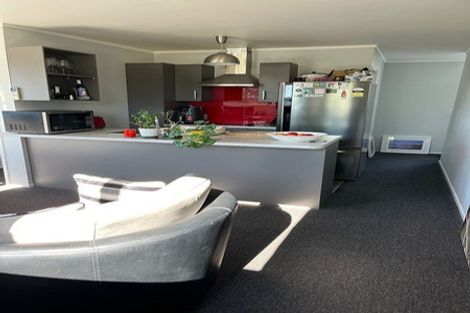 Photo of property in 16a Woodall Place, Totara Vale, Auckland, 0627