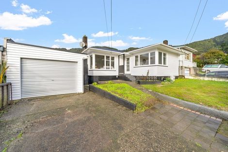 Photo of property in 49 Lees Grove, Wainuiomata, Lower Hutt, 5014