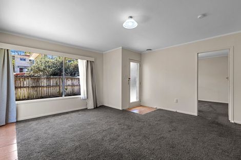 Photo of property in 2/16 Mannering Place, Hillcrest, Auckland, 0627