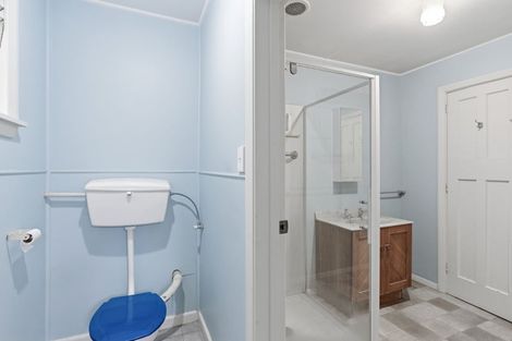 Photo of property in 48 Saint Andrews Square, Strowan, Christchurch, 8052