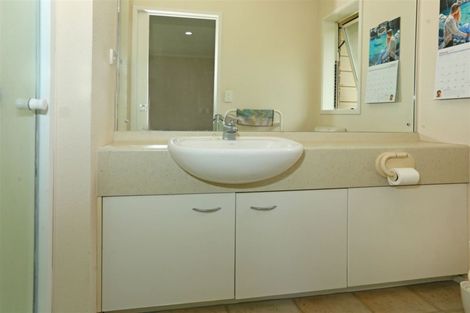 Photo of property in 10 Hillwell Drive, Henderson, Auckland, 0612