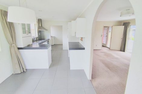 Photo of property in 29 Staincross Street, Green Bay, Auckland, 0604