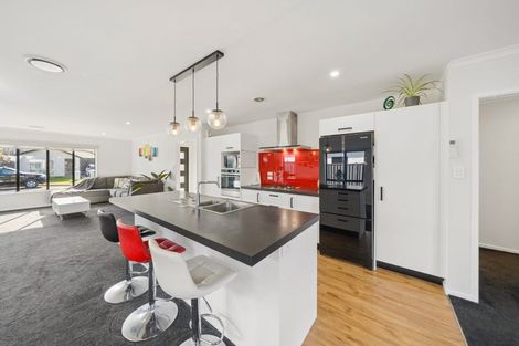 Photo of property in 17 Te Kaeaea Crescent, Wallaceville, Upper Hutt, 5018