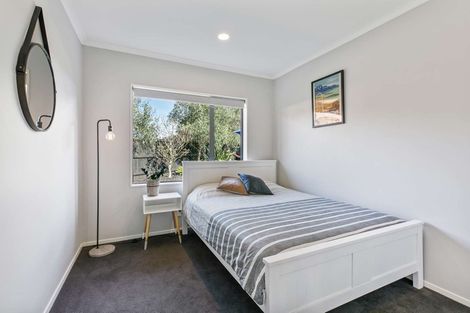 Photo of property in 56 Stranraer Crescent, Wattle Downs, Auckland, 2103