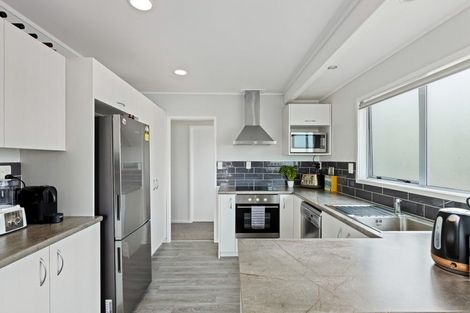 Photo of property in 10 Royalty Rise, Red Beach, 0932