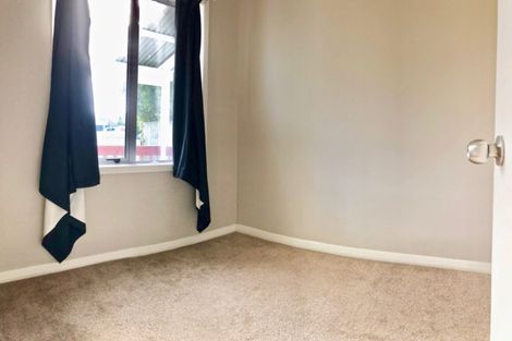 Photo of property in 18 Newington Road, Henderson, Auckland, 0612