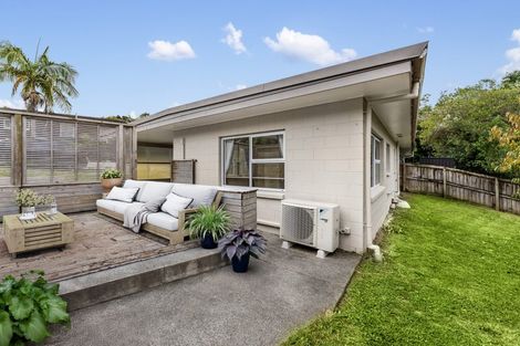 Photo of property in 1/2 Flavia Close, Torbay, Auckland, 0630