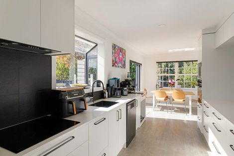 Photo of property in 166 Sandwich Road, St Andrews, Hamilton, 3200