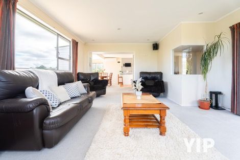 Photo of property in 20 Lyndfield Lane, Newlands, Wellington, 6037
