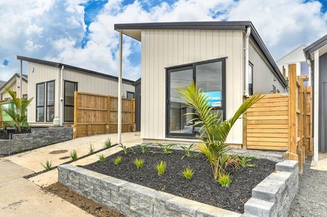 Photo of property in 11 Horokaka Street, Massey, Auckland, 0614