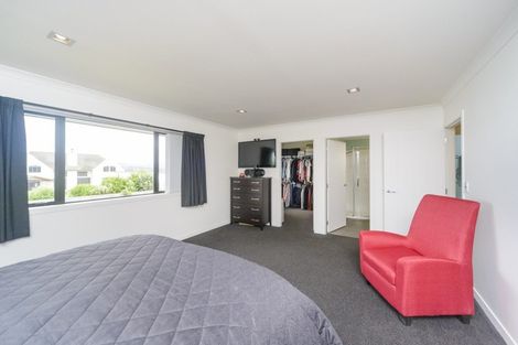 Photo of property in 14 Pegasus Place, Kelvin Grove, Palmerston North, 4414