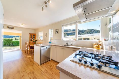 Photo of property in 7 Moehau Grove, Trentham, Upper Hutt, 5018