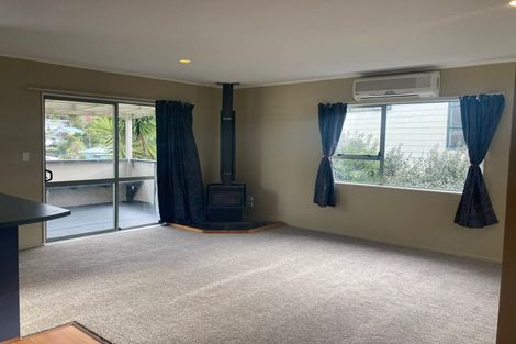 Photo of property in 15 Loughanure Place, Massey, Auckland, 0614