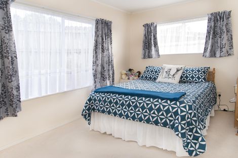 Photo of property in 8 Bernina Place, Weymouth, Auckland, 2103