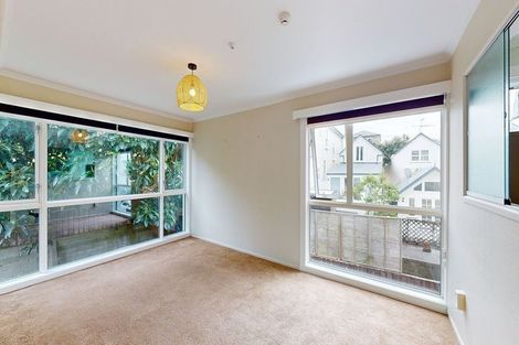 Photo of property in Victoria Court, 4u7 Queen Street, Mount Victoria, Wellington, 6011